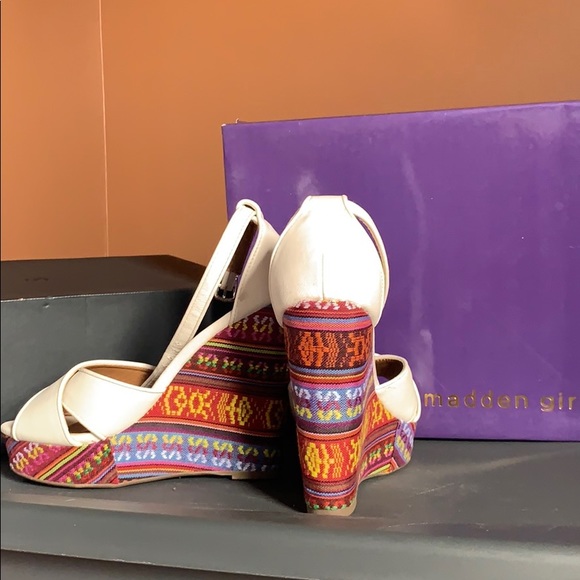 Madden Girl Wedge - White w/ Aztec Print! - Picture 2 of 6